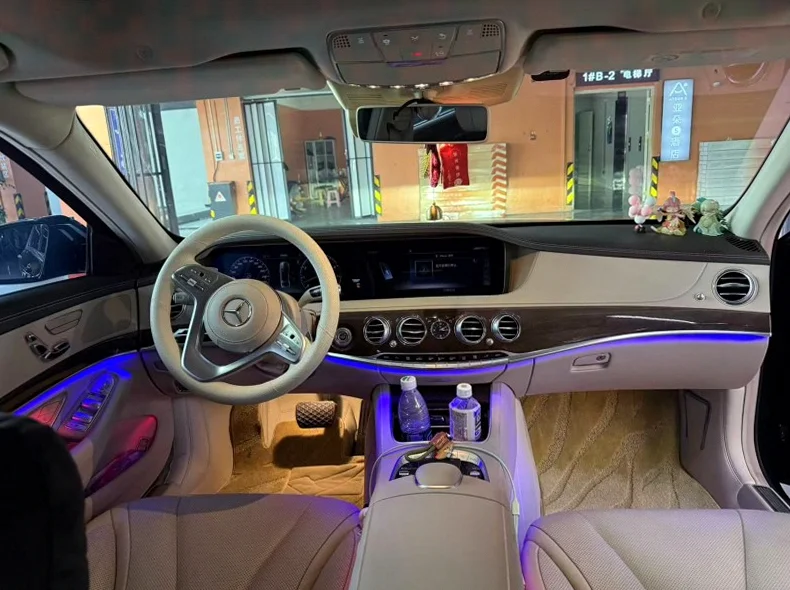 奔驰S 后面外观一