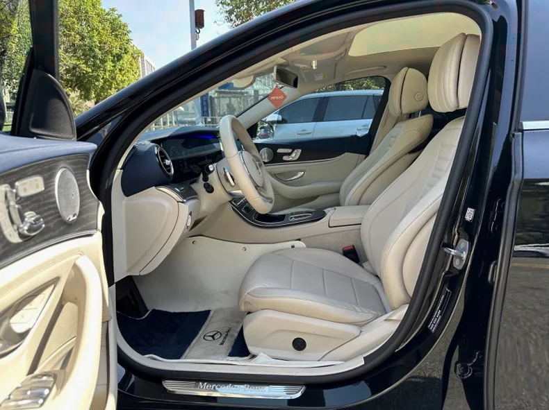 奔驰E 后面外观三