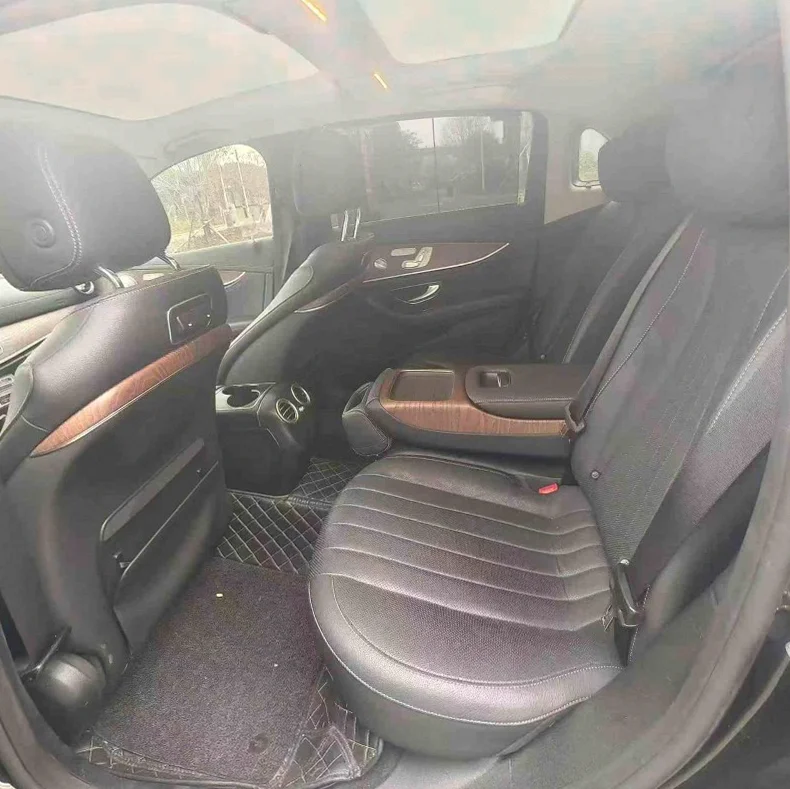 奔驰E 后面外观一