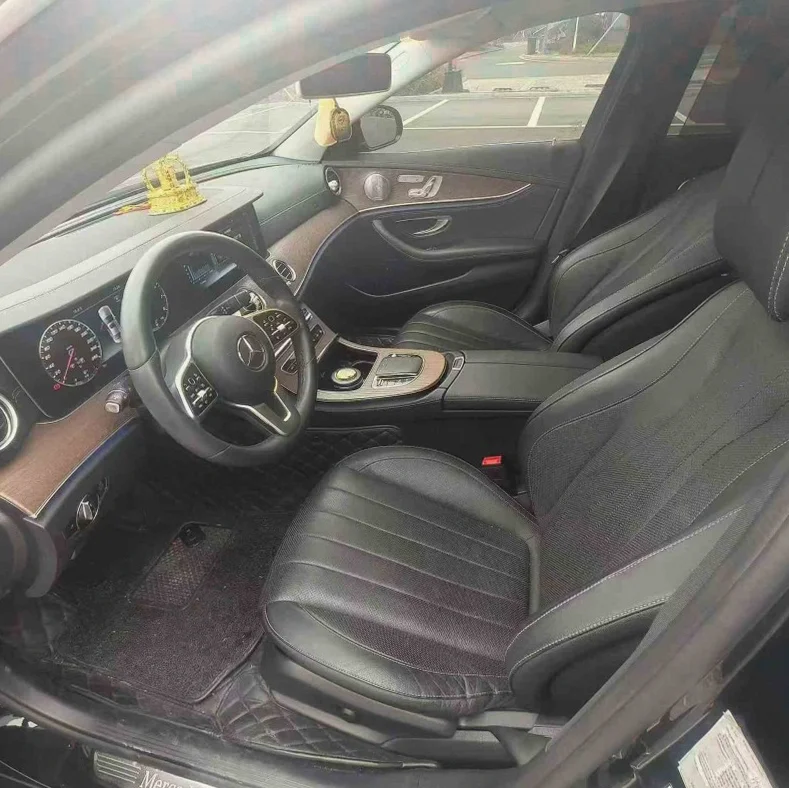 奔驰E 后面外观三