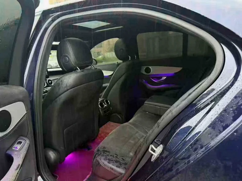 奔驰C 后面外观一