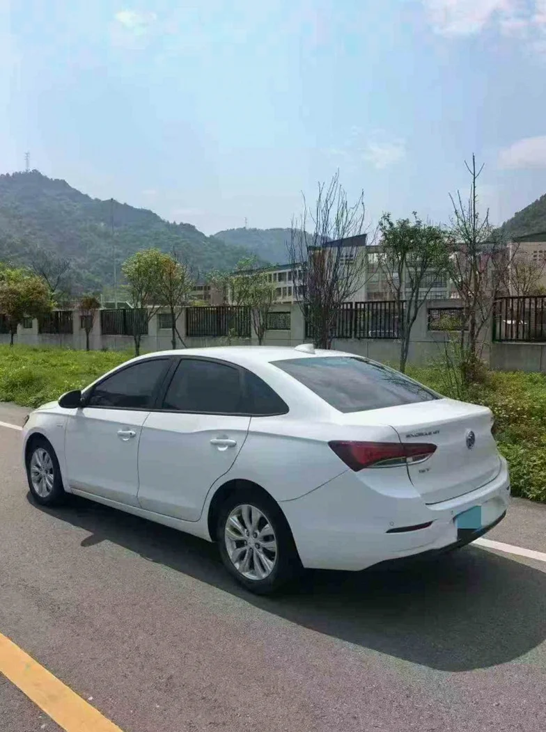 别克威朗 内饰前排