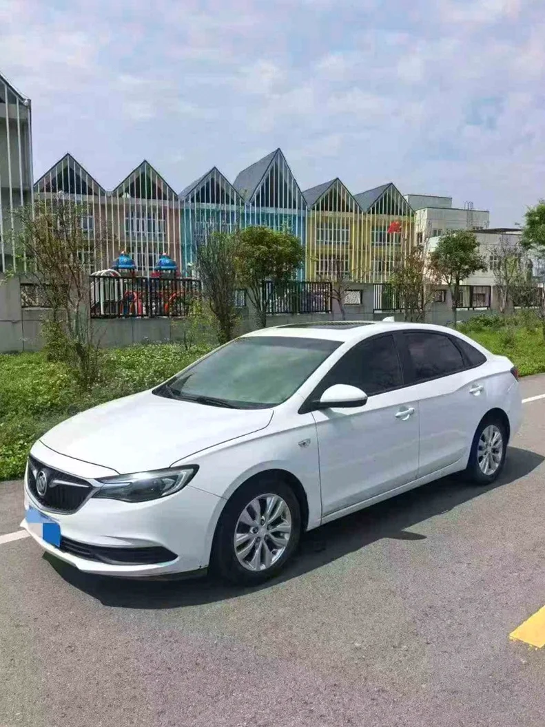 别克威朗 正面外观二