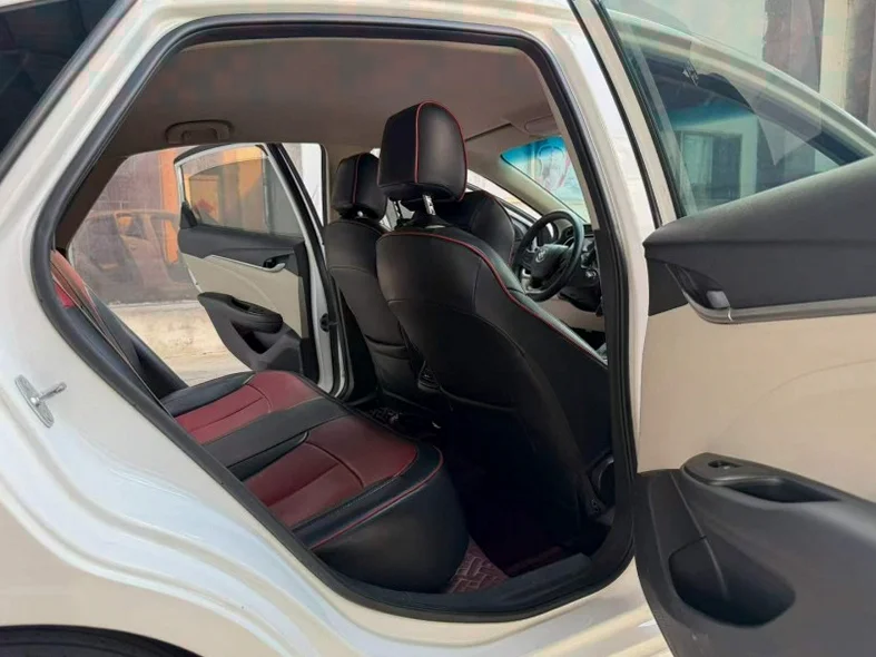 别克英朗 内饰前排