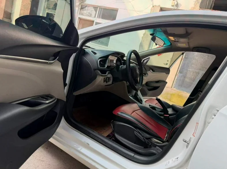 别克英朗 后面外观一