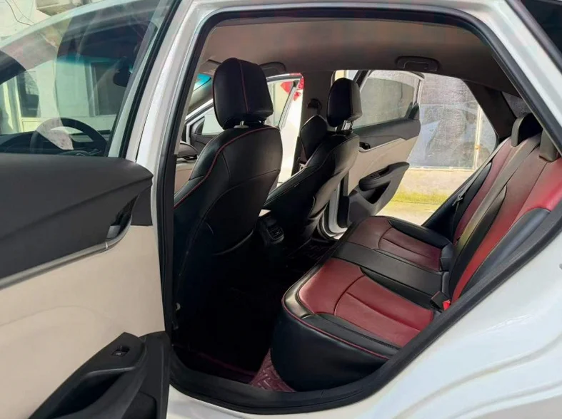 别克英朗 内饰后排