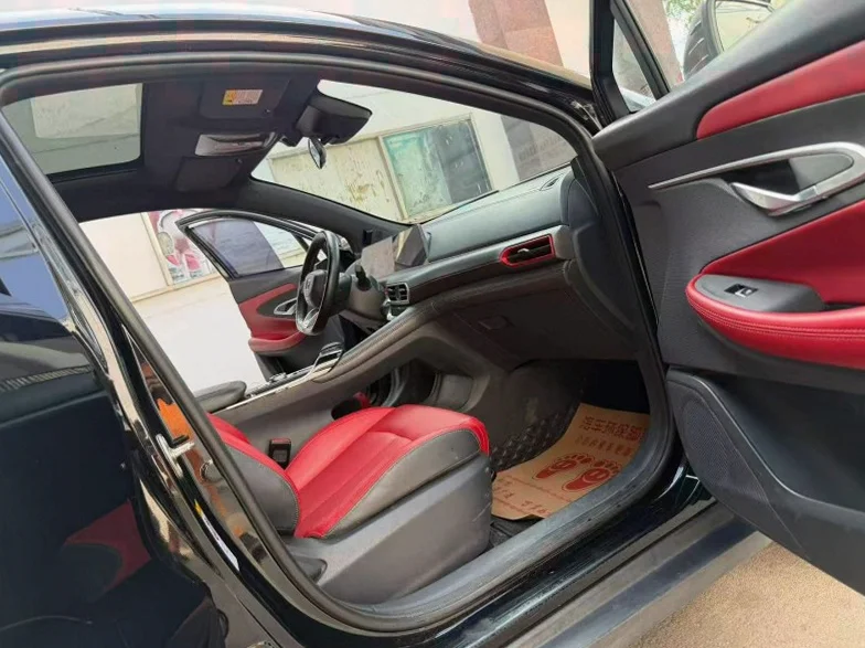 长安汽车UNI 后面外观三