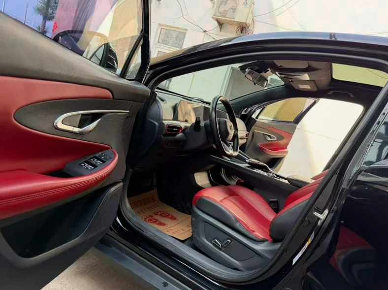 长安汽车UNI 后面外观一