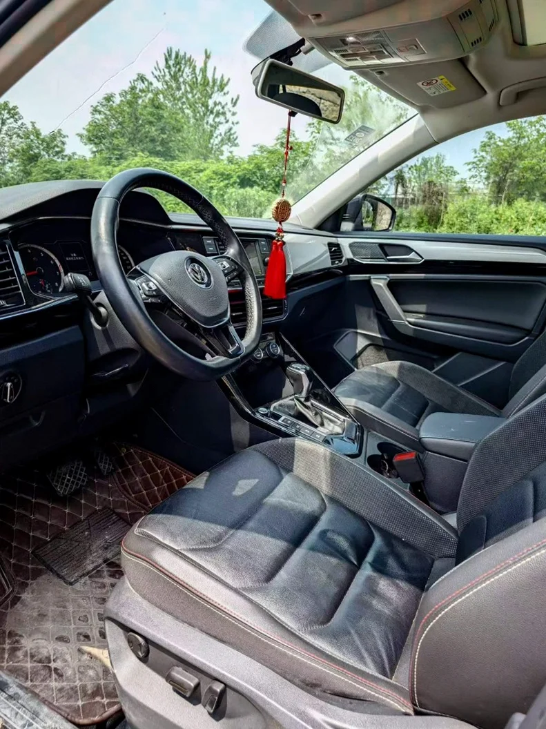 大众探岳 后面外观一