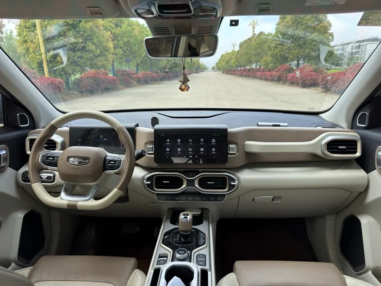 吉利icon 驾驶室