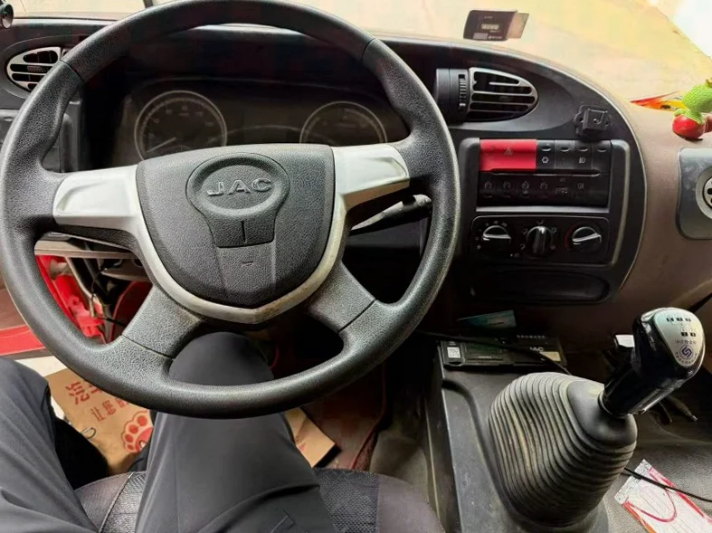 江淮戈尔法 后面外观二