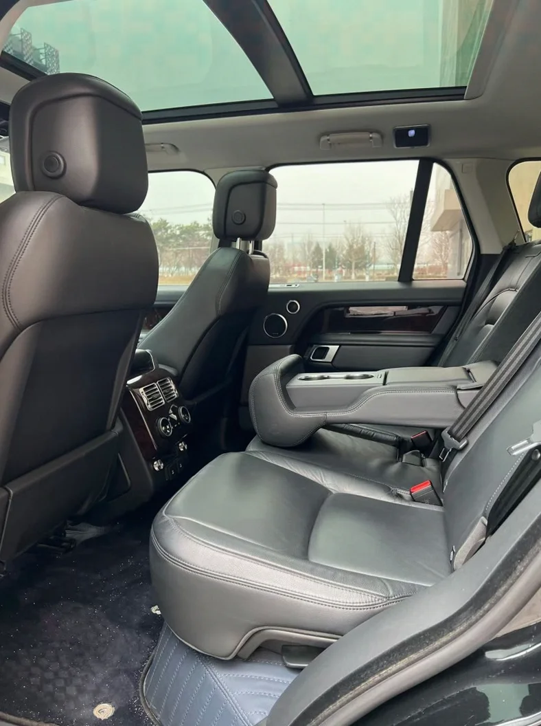 路虎揽胜行政 后面外观二