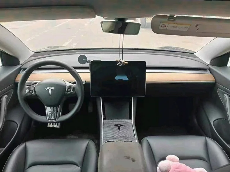 特斯拉MODEL 后面外观一