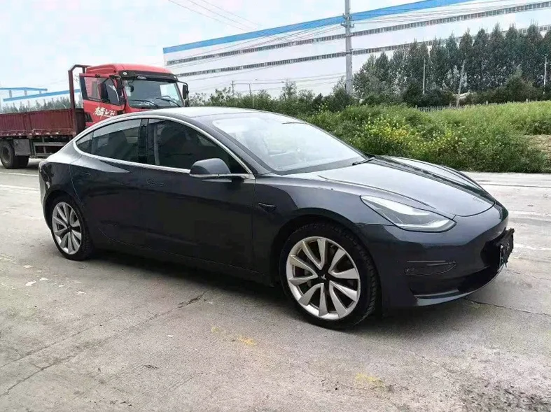 特斯拉MODEL 正面外观二