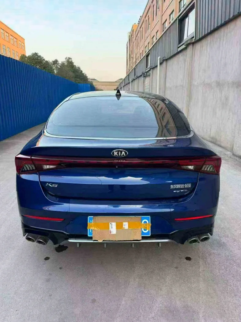 起亚K5 内饰后排