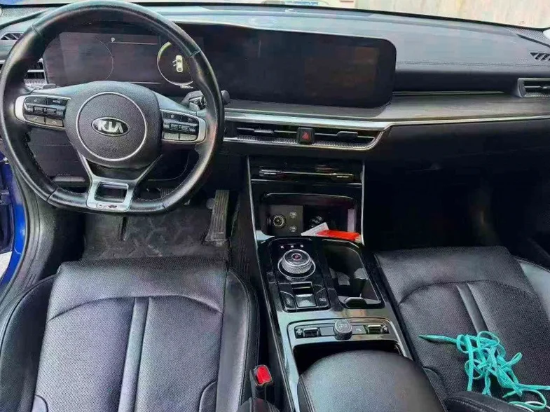 起亚K5 后面外观一