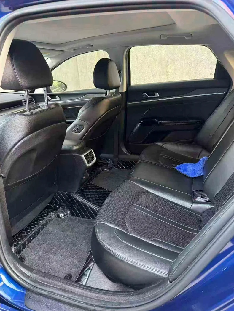 起亚K5 后面外观二