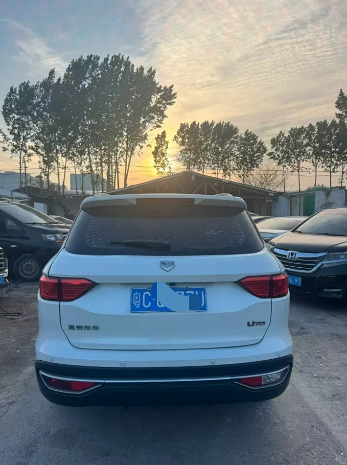 潍柴汽车U70 正面外观三