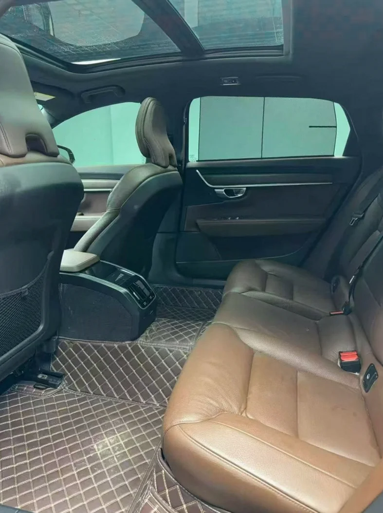 沃尔沃S90 后面外观一