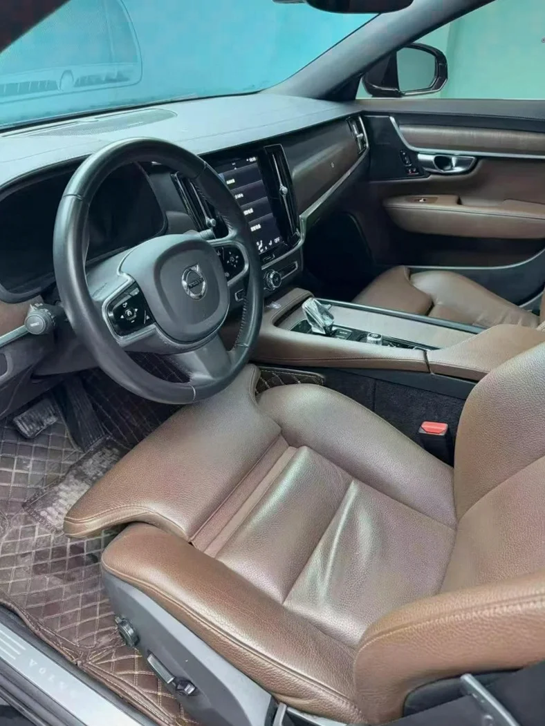 沃尔沃S90 后面外观二