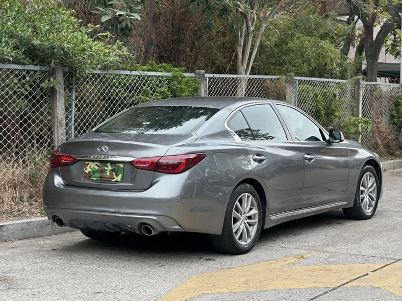 英菲尼迪Q50L 内饰后排