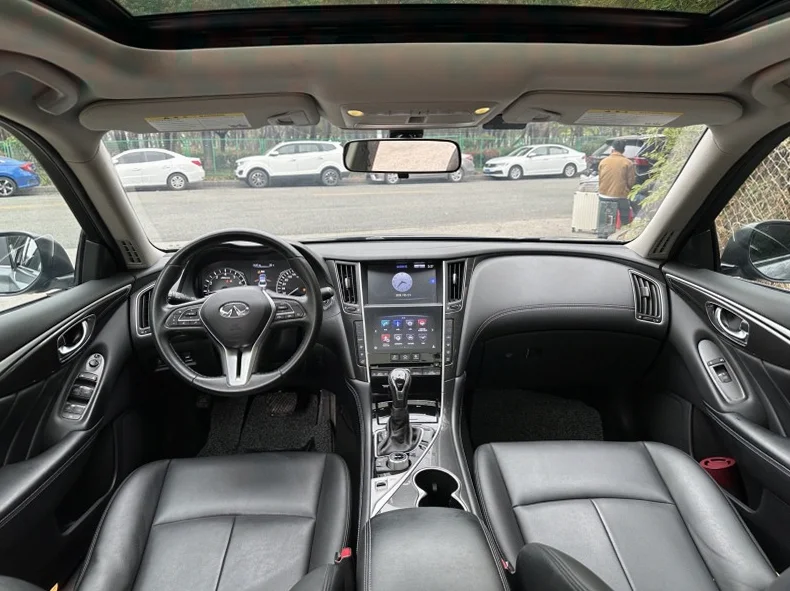 英菲尼迪Q50L 后面外观一