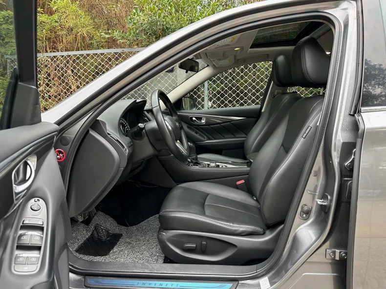 英菲尼迪Q50L 后面外观三