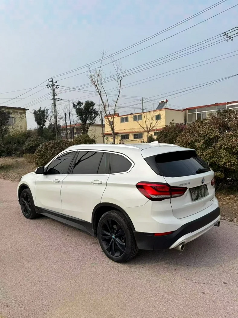 X1宝马 后面外观一