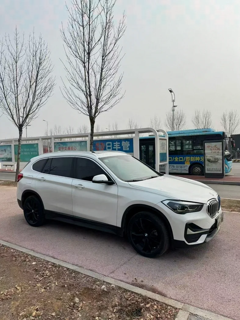 X1宝马 正面外观三