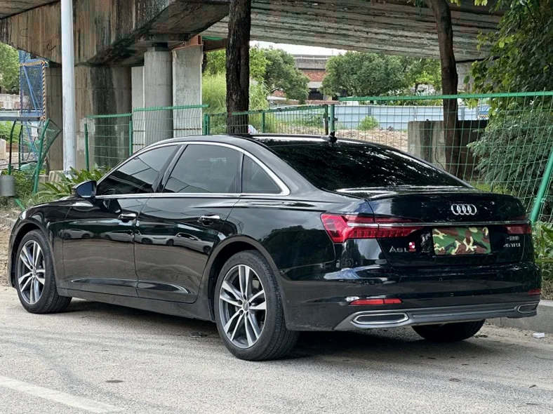 奥迪A6L 内饰前排