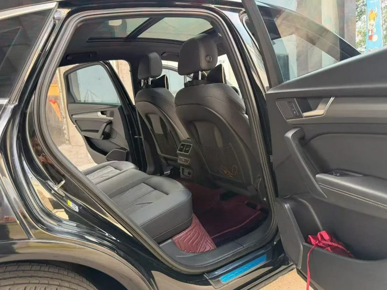 奥迪Q5 内饰前排