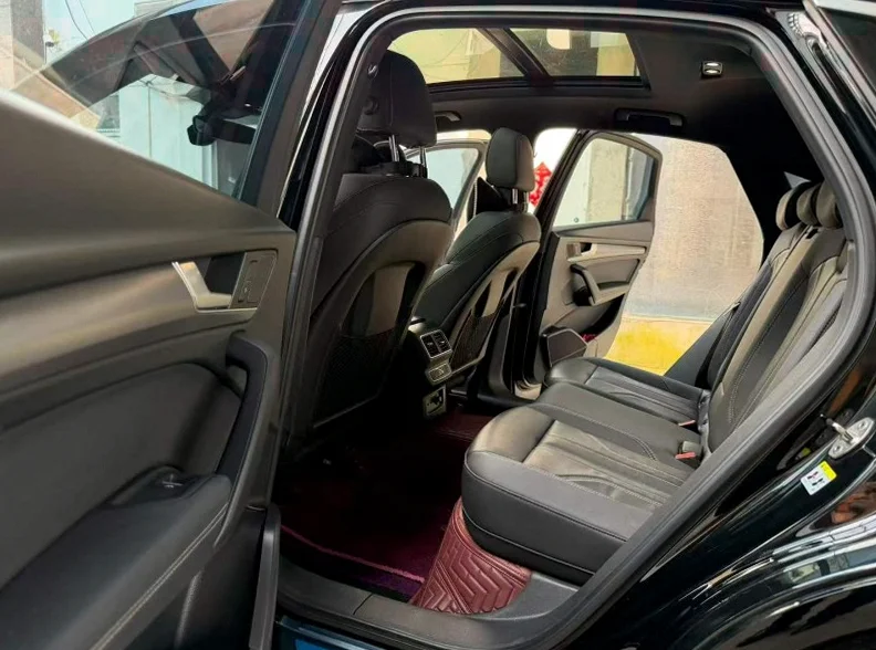 奥迪Q5 内饰后排