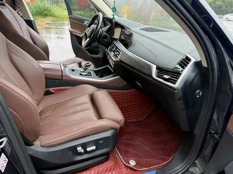 宝马X5 正面外观三