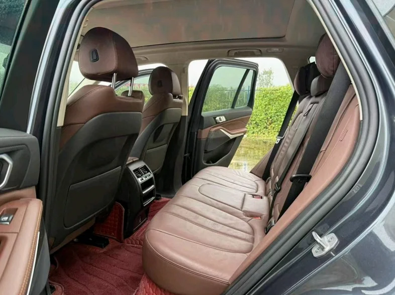 宝马X5 后面外观二