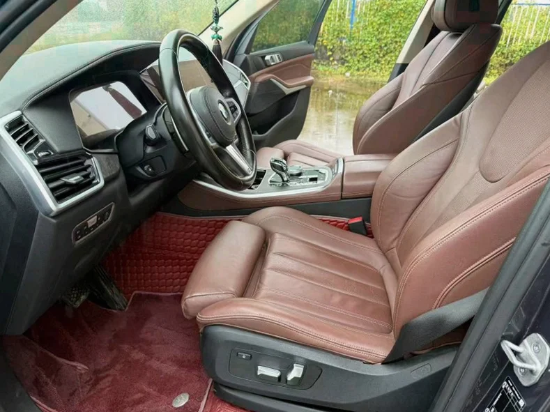 宝马X5 后面外观三