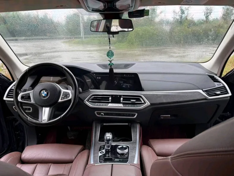 宝马X5 后面外观一