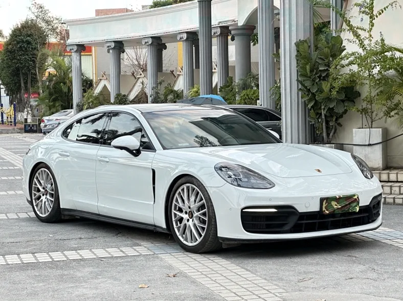 保时捷帕拉梅拉 正面外观二