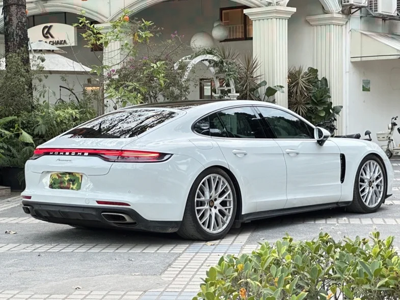 保时捷帕拉梅拉 内饰后排