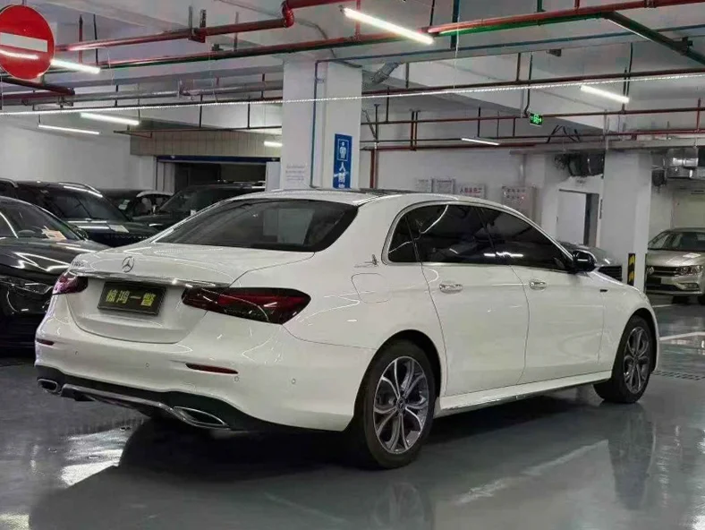 奔驰E 内饰前排