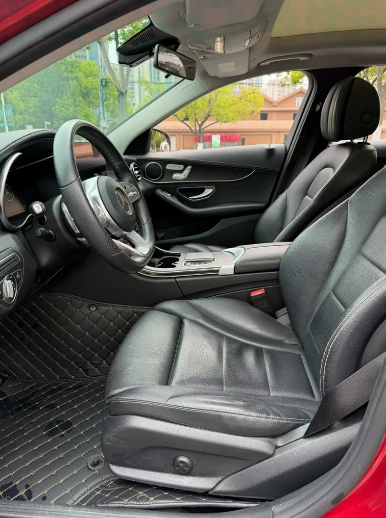 奔驰C 后面外观二