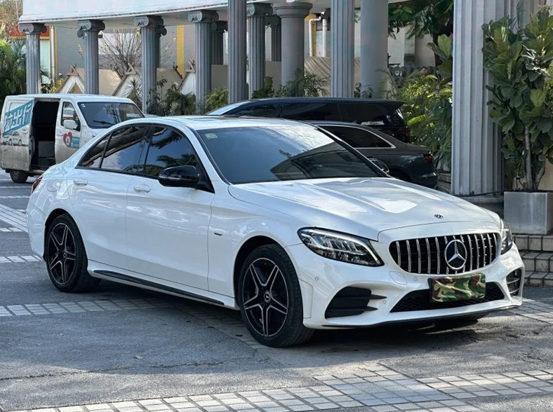 奔驰C 正面外观二