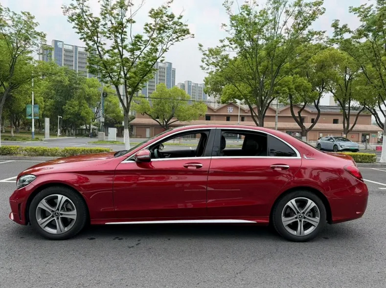 奔驰C 正面外观二