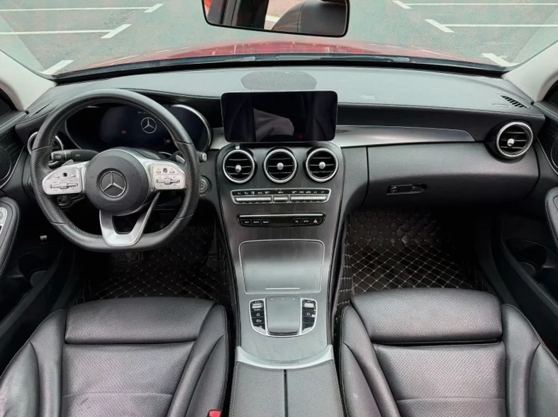 奔驰C 后面外观一