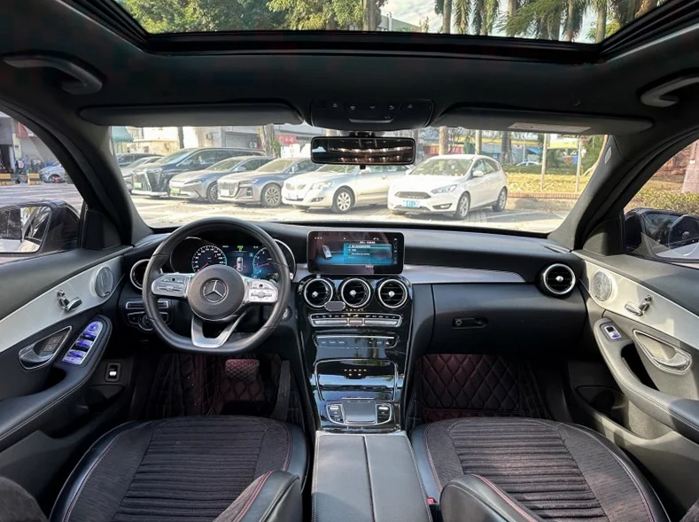 奔驰C 后面外观一