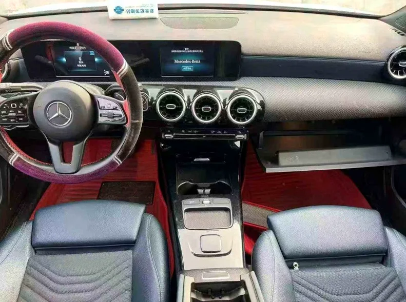 奔驰A 内饰前排