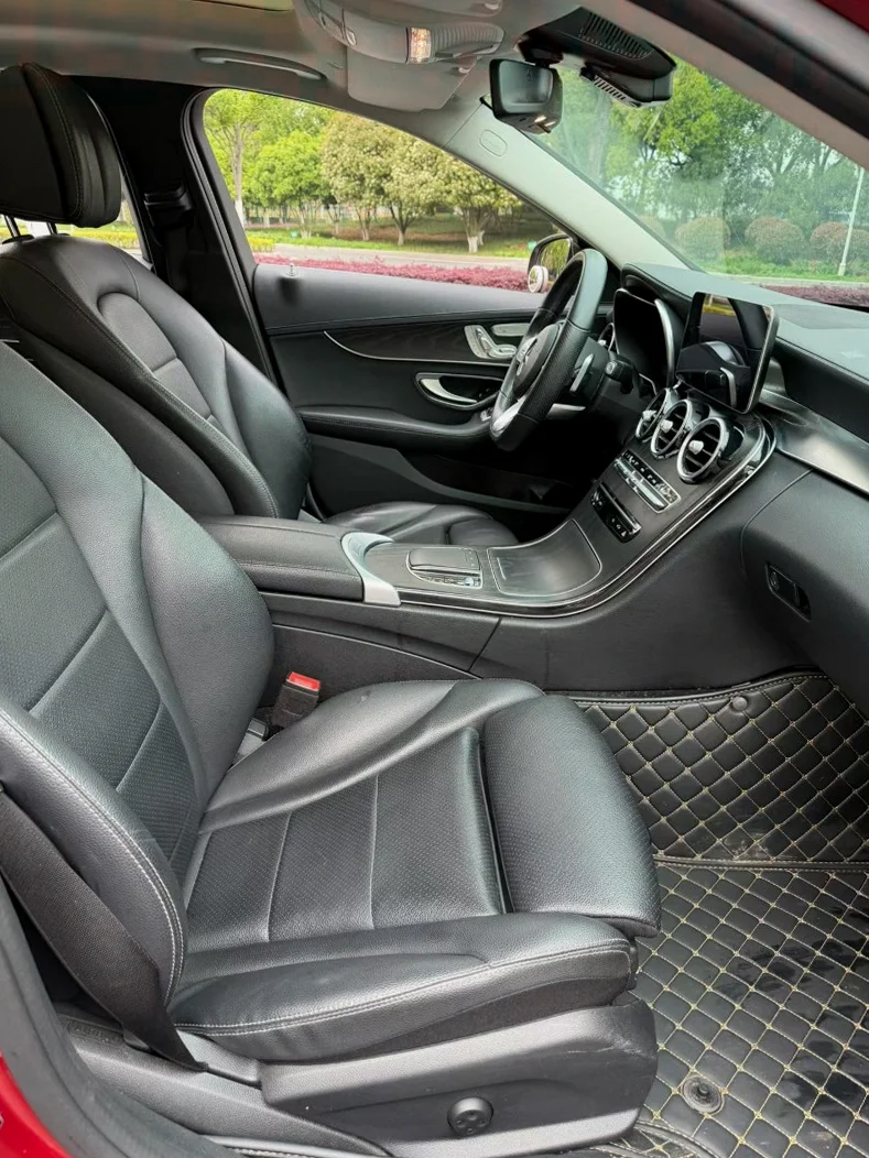 奔驰C 内饰前排