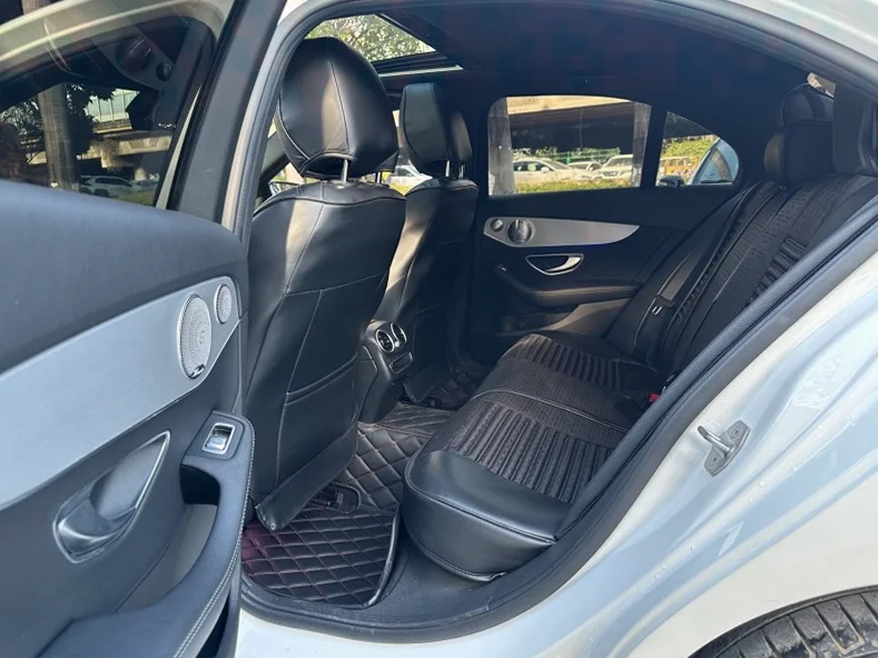 奔驰C 后面外观二