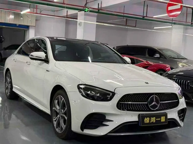 奔驰E 正面外观二