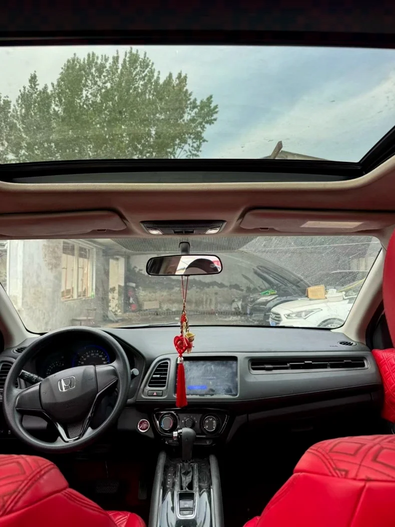 本田缤智 驾驶室