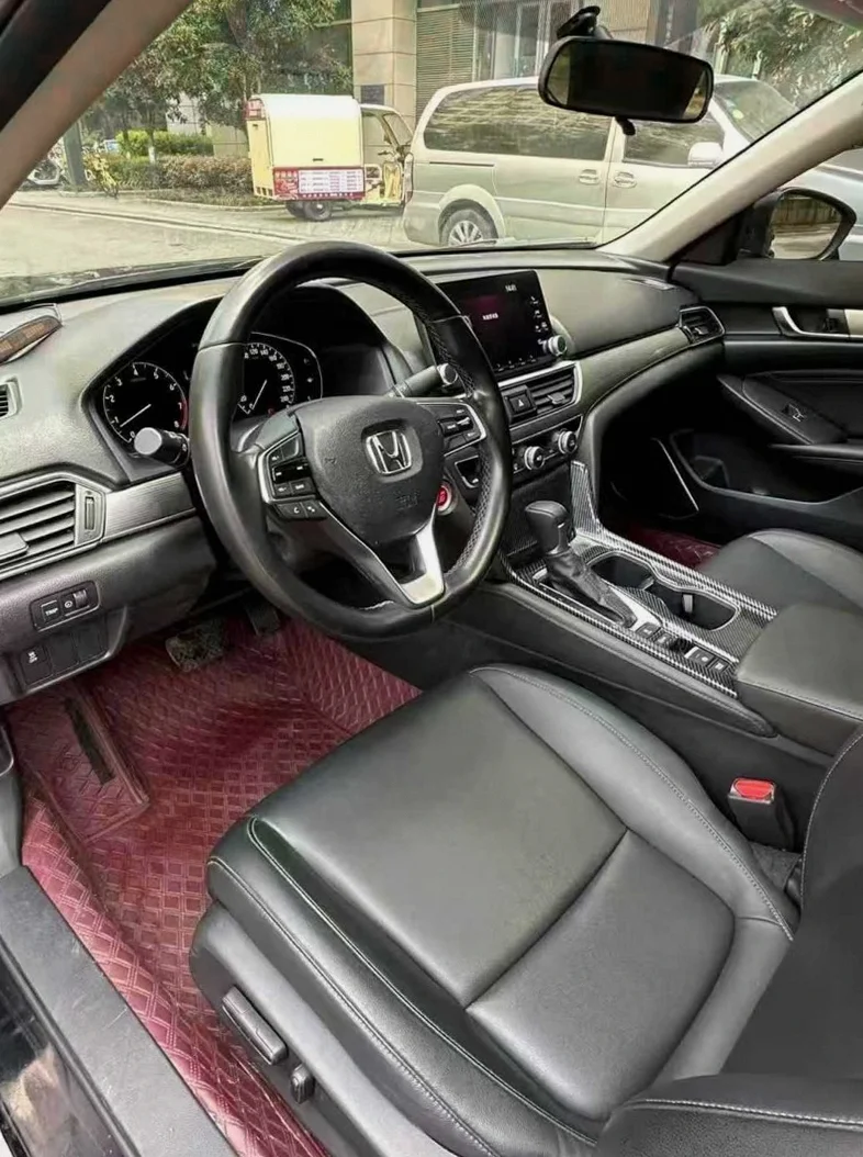 本田雅阁 后面外观一